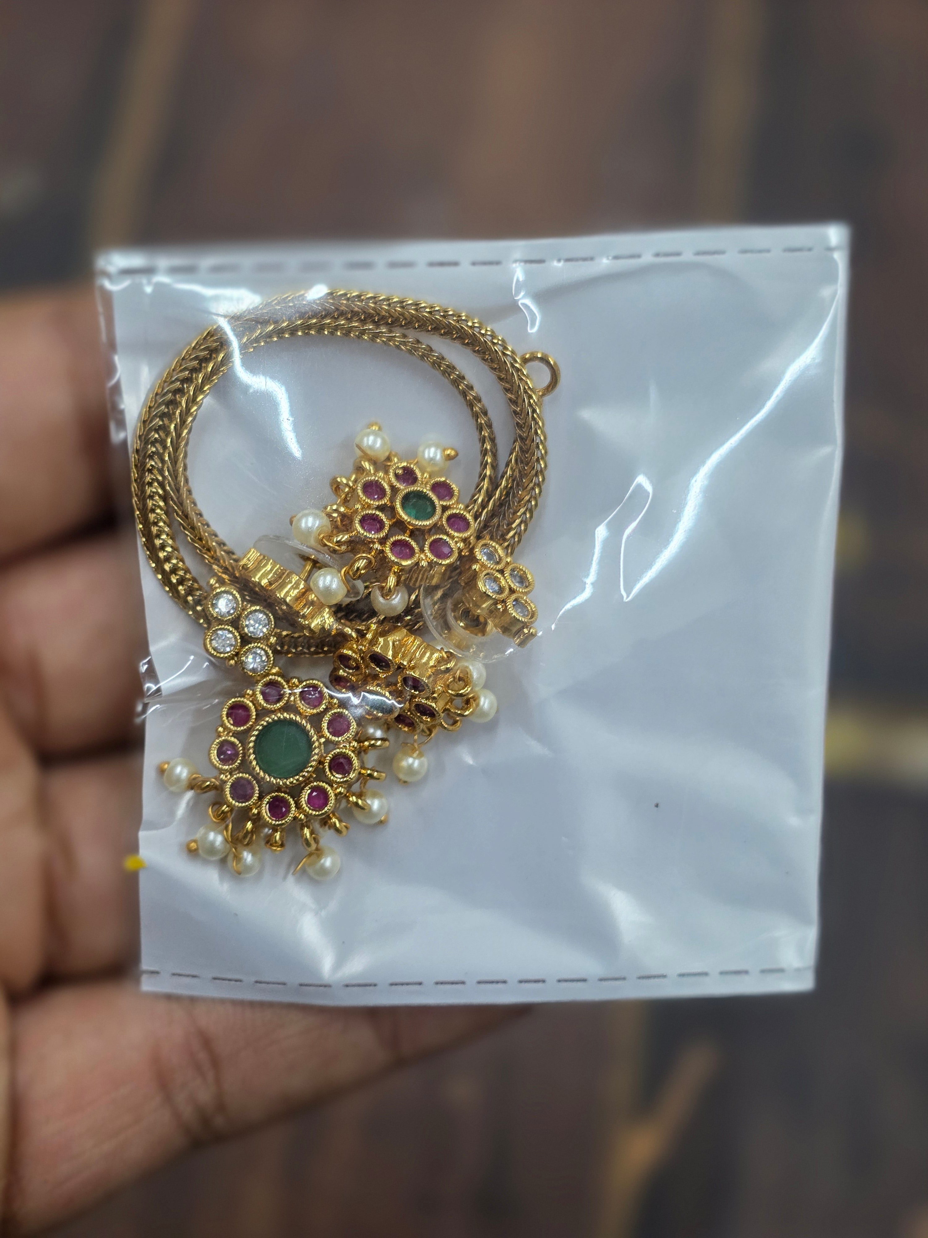 Traditional Kemp Stone Matte Gold Choker Set with Pearls